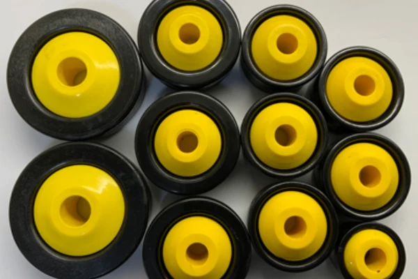 Illustration of plastic roller bearings highlighting their lightweight, rust-resistant, and low-maintenance properties.