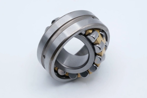 Spherical roller bearing with barrel-shaped rollers and self-aligning capability. Diagram of spherical roller bearing showing curved outer raceway and misalignment compensation.