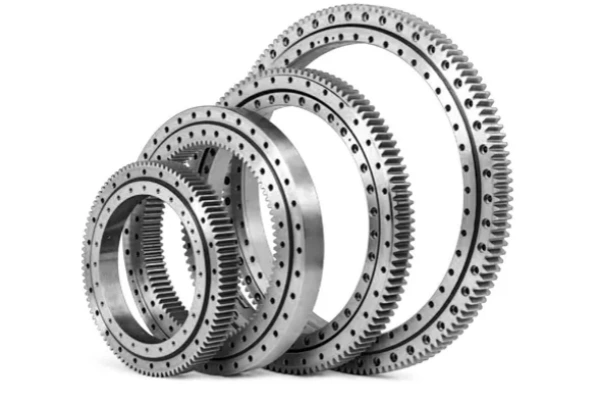 A side-by-side comparison of internal and external gear slewing bearings, highlighting the difference in gear teeth placement.