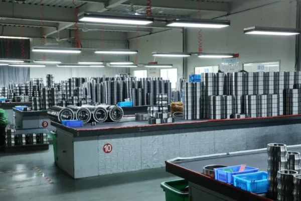 A warehouse scene with numerous bearing boxes, signifying large inventory, and a digital display showing real-time stock levels, highlighting TFL's reliable supply.