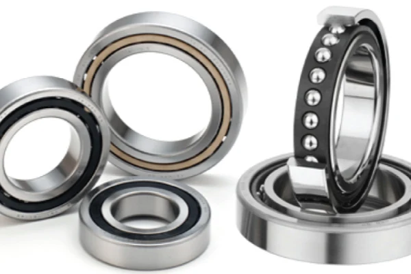 The picture shows bearings of different brands.
