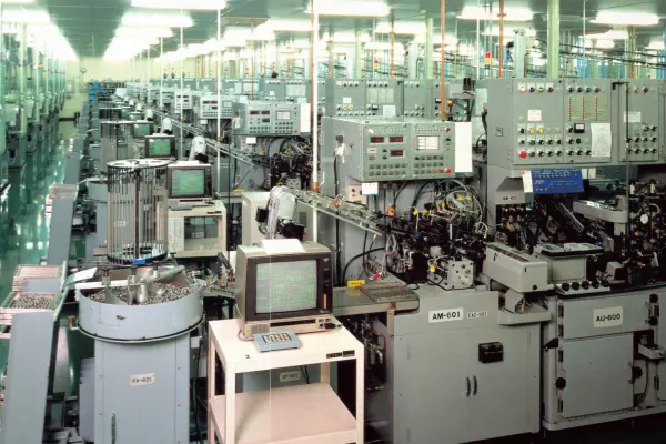 A visual representation of a flexible production line, showing quick retooling or small batch processing, symbolizing a manufacturer's ability to handle various order sizes and custom requests.
