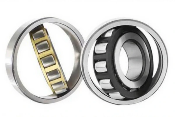 Compact self-aligning single row spherical bearing in vibrating screen