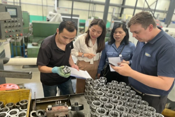 A photo of a customer from New York, USA, visiting the TFL bearing factory