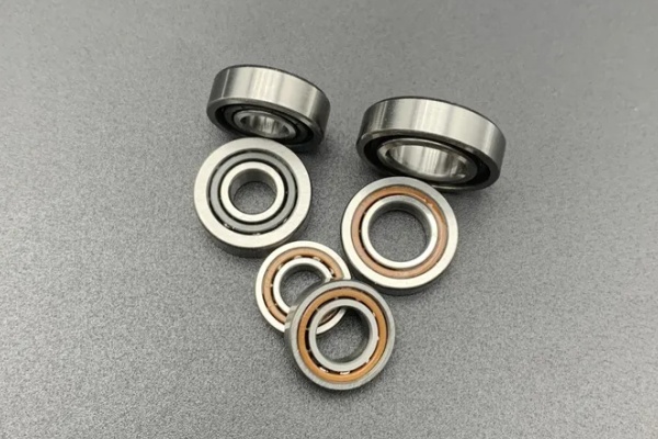 SDTFL miniature angular contact ball bearings displaying high precision and compact design.